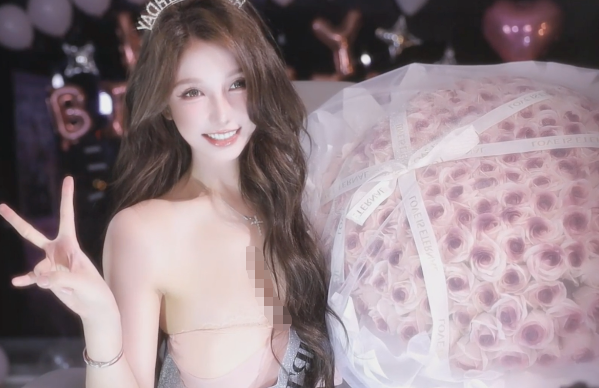 米娜生日盛装出席惊艳众人!一晚上揽收6位数!直播含泪告别斗鱼,称青春都给斗鱼了!