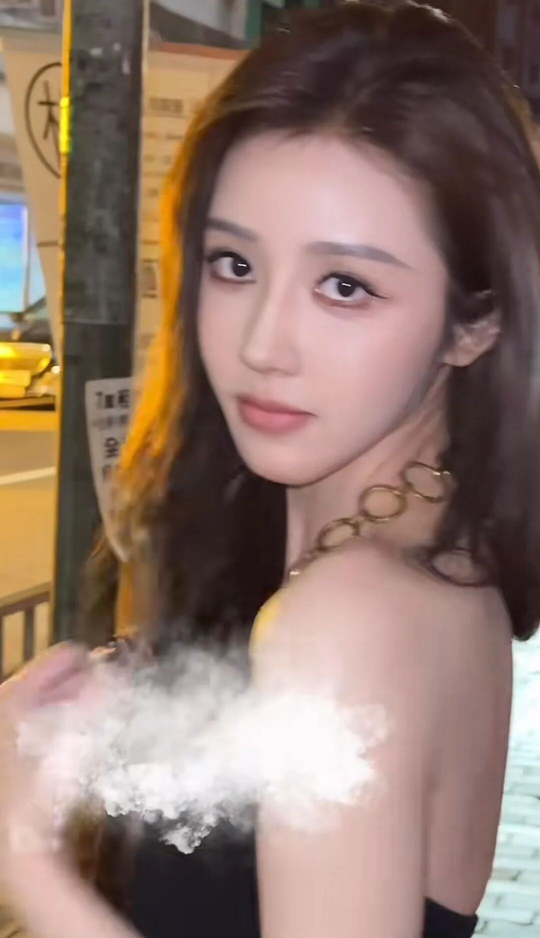 “前妻的秘密”乔妹跟小酷哥有复婚打算？乔妹放弃某音换到某牙，一家人直播效果拉满！