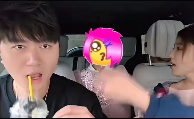 “前妻的秘密”乔妹跟小酷哥有复婚打算？乔妹放弃某音换到某牙，一家人直播效果拉满！