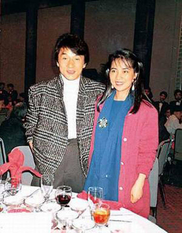 吴绮莉曝成龙拒认女内幕:无人要求亲子鉴定