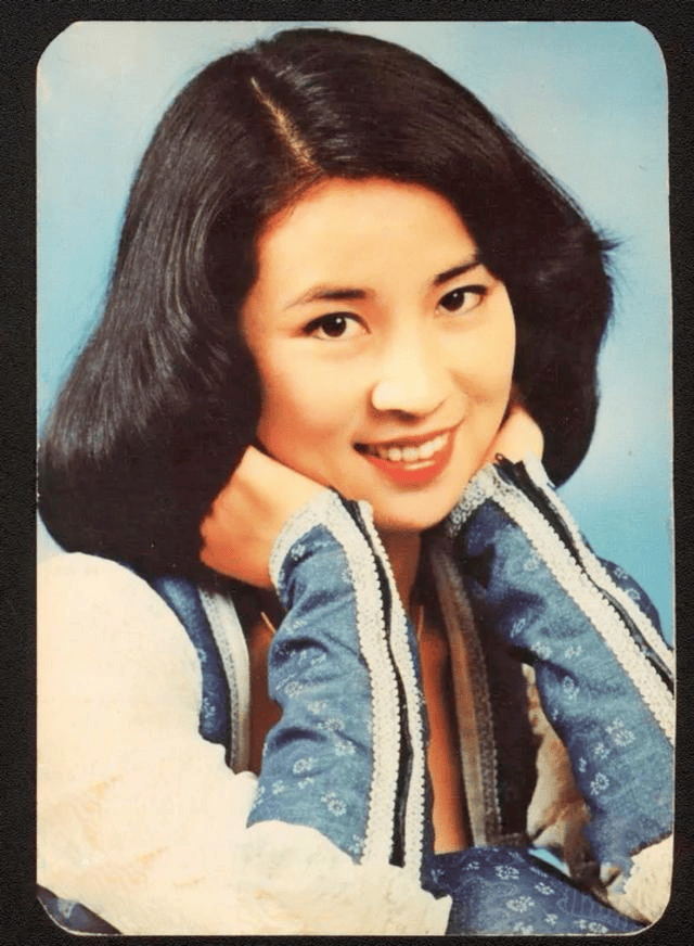 吴绮莉曝成龙拒认女内幕:无人要求亲子鉴定