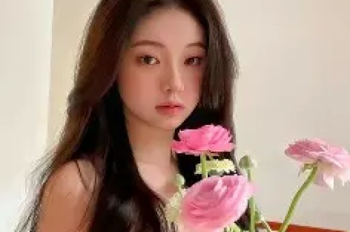 央视表态后韩红底裤被扒 冯小刚躺枪