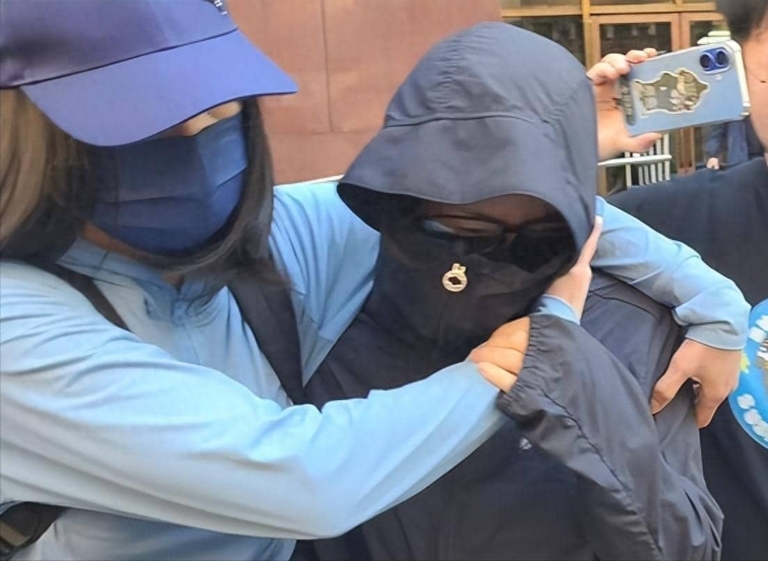 葡萄汁里的剧毒：49岁女子三次下毒，只为留住23岁男友