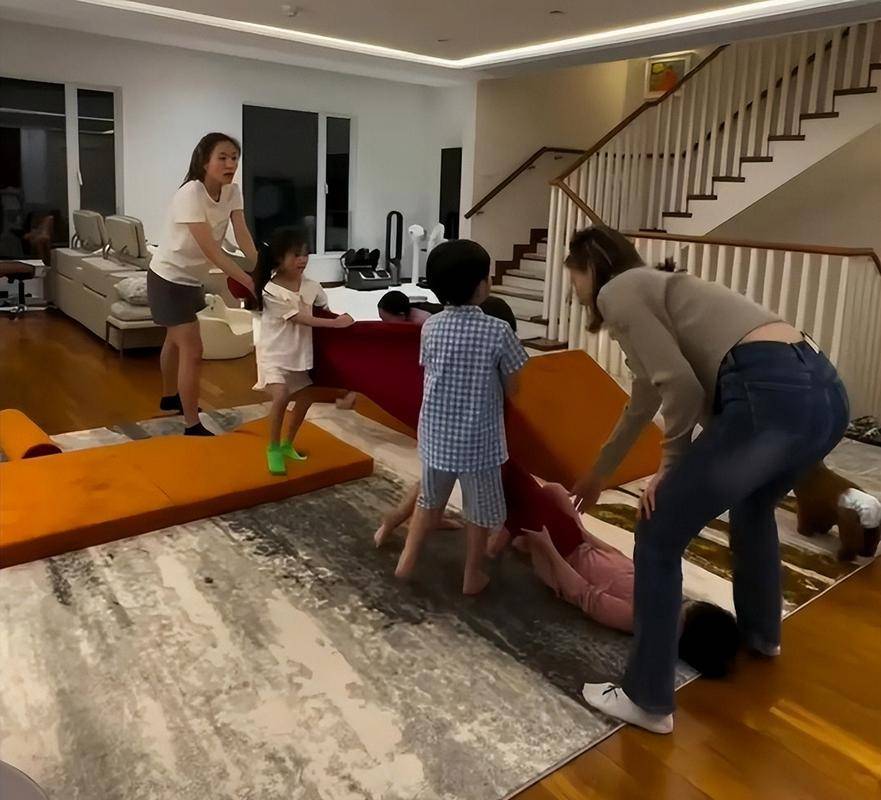67岁香港大佬出轨小网红9年女方5年生4胎原配压根不知情