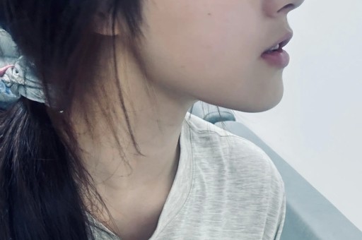 三百万粉丝美女网红疑似出轨引发热议网络暴露私密视频丈夫坚称清白