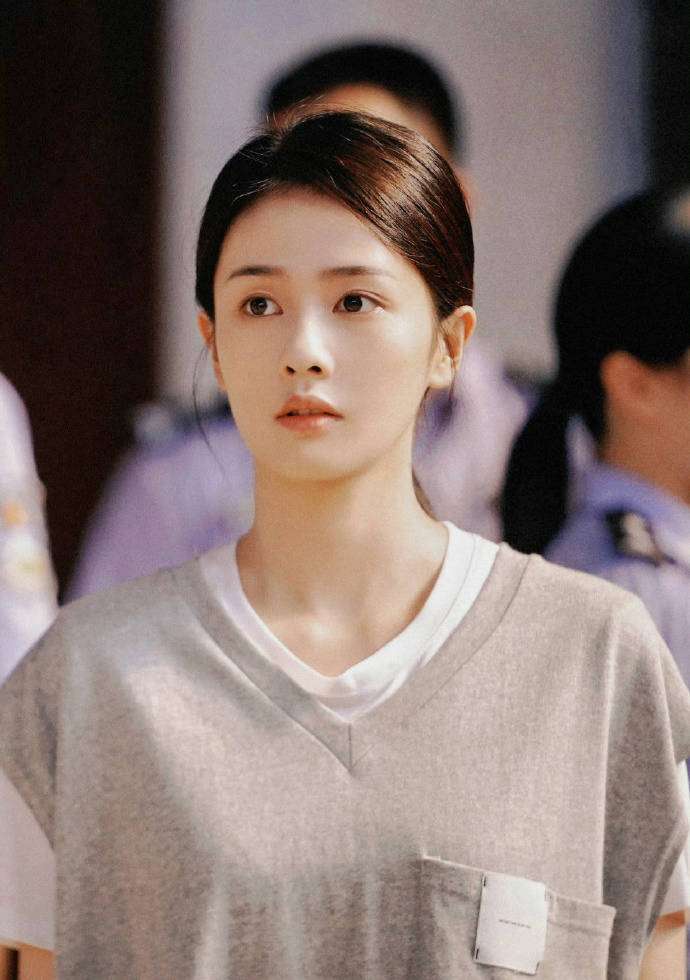 六连辟谣！小城女孩手握铁证，流量明星人设一夜崩塌
