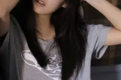 人设彻底崩塌！韩沛颖在校真实状态曝光与全班对着干靠谎言卖惨手腕留有多处刀疤