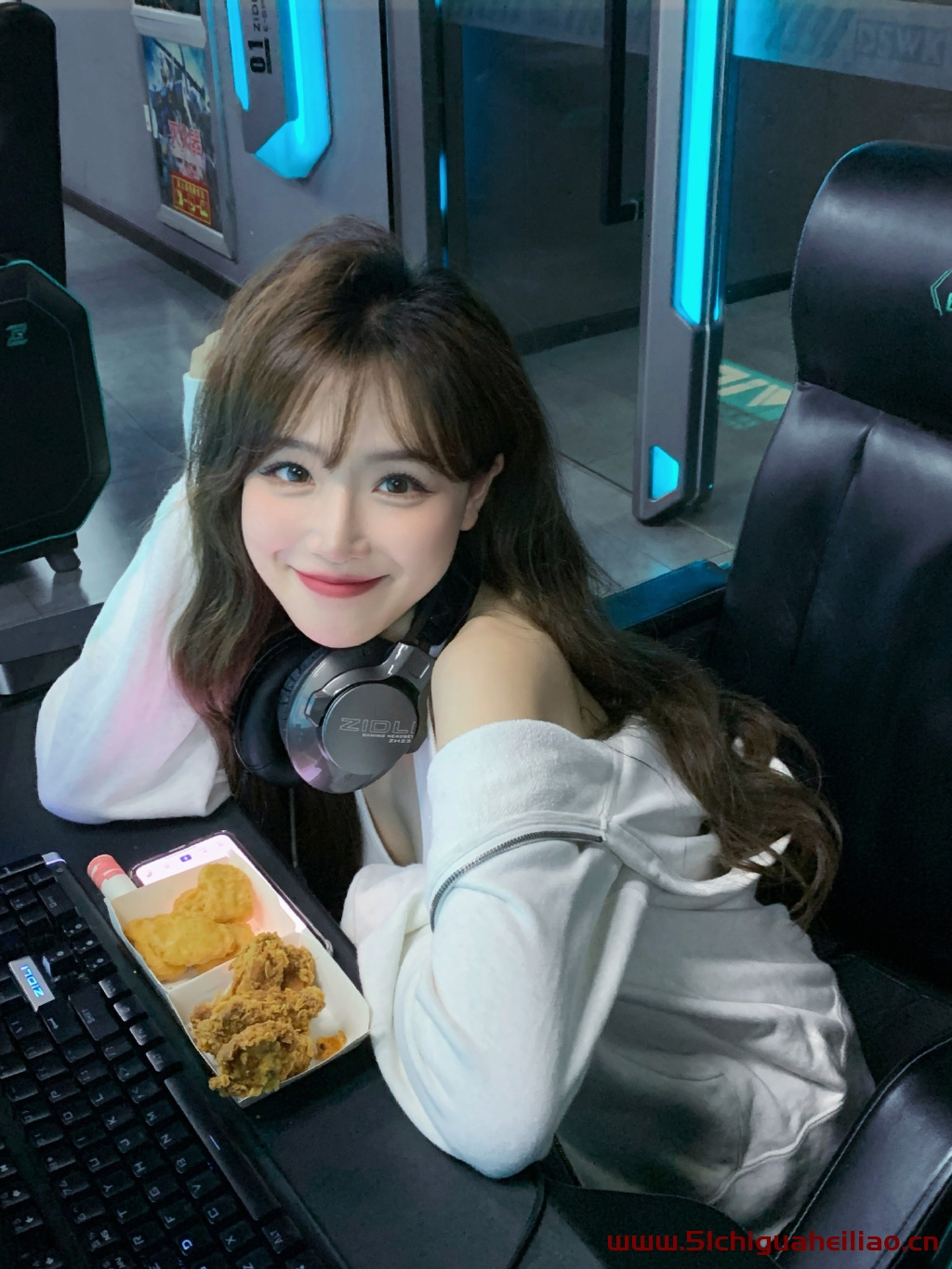 51吃瓜网爆料黑料:最新瓜田动态速览!