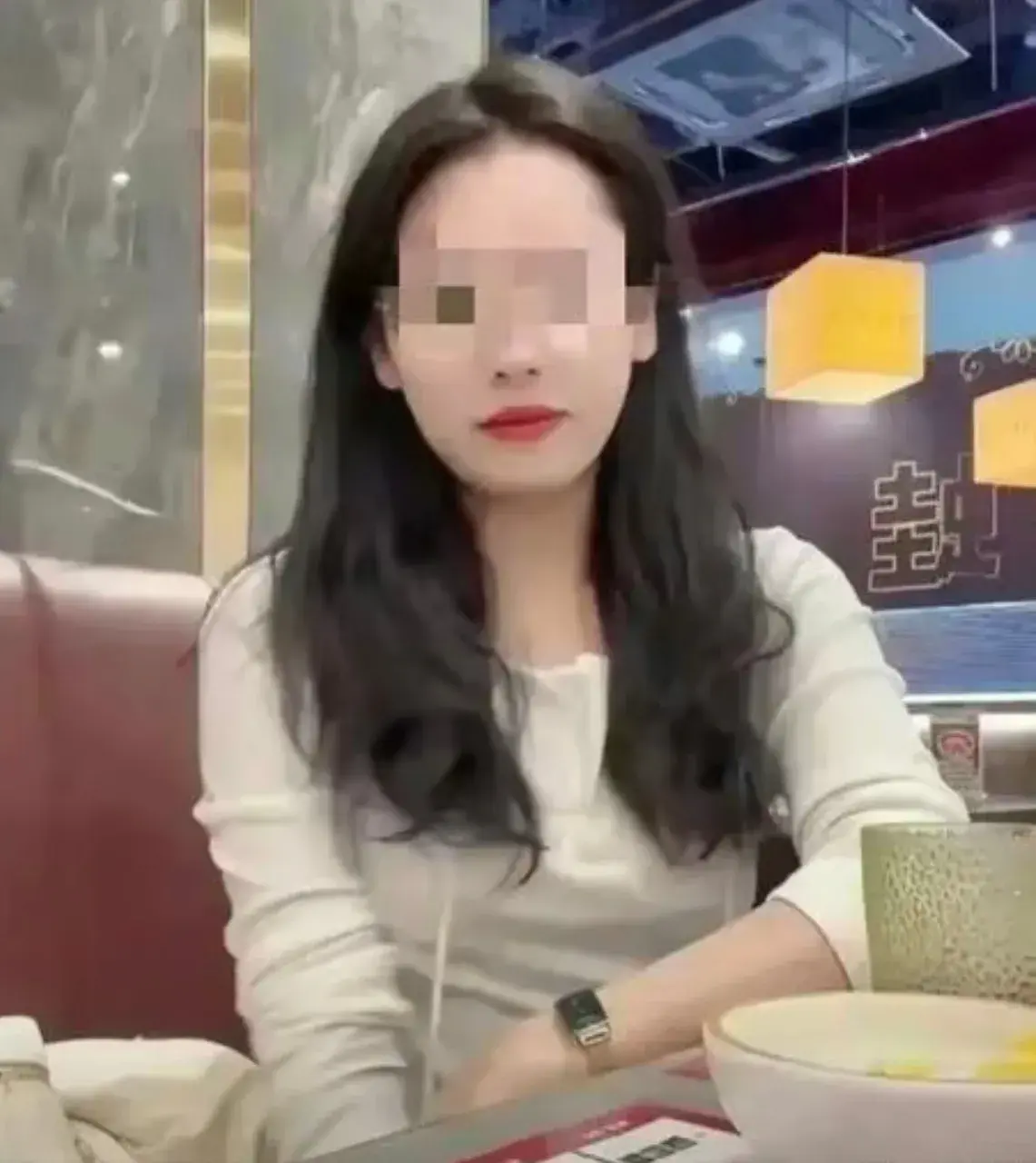 独家揭秘!上海女律师出轨事件,大尺度视频震撼曝光,网友热议中!
