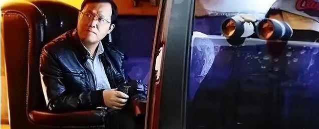 轰动一时的章子怡成龙亲吻照，卓伟揭秘拍摄过程